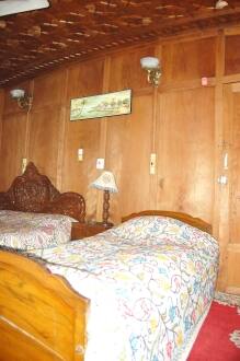 Cheerful Charley Houseboat, Srinagar 2